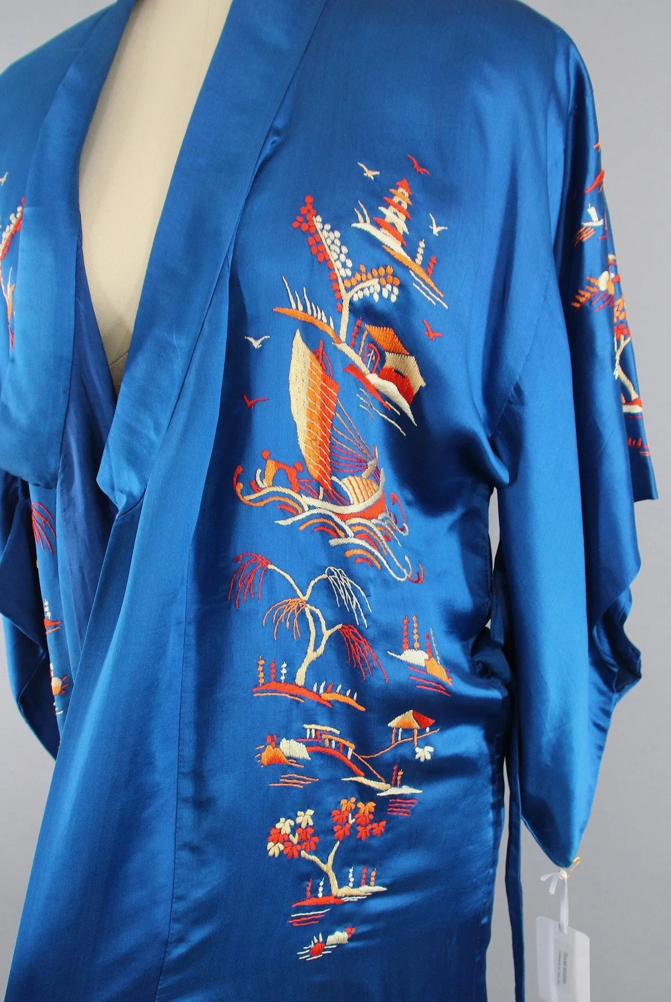 1940s Vintage Royal Blue Silk Kimono Robe with Asian Pagodas and Boats Embroidery