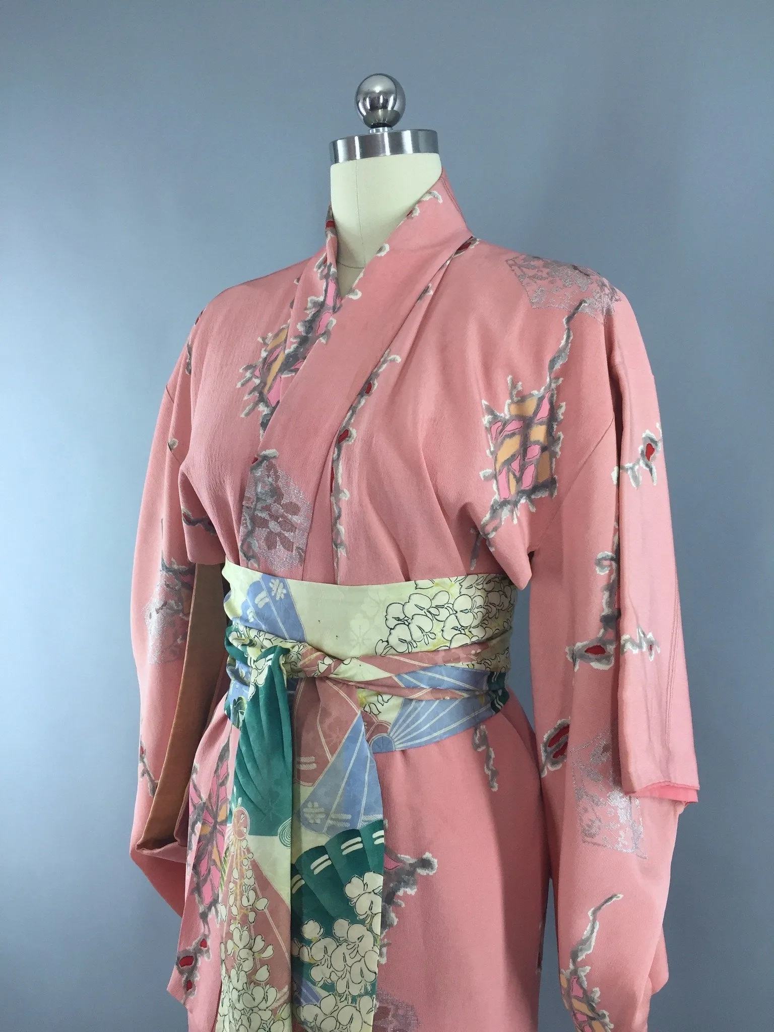 1940s Vintage Silk Kimono Robe / Pink Peach Abstract Novelty Print