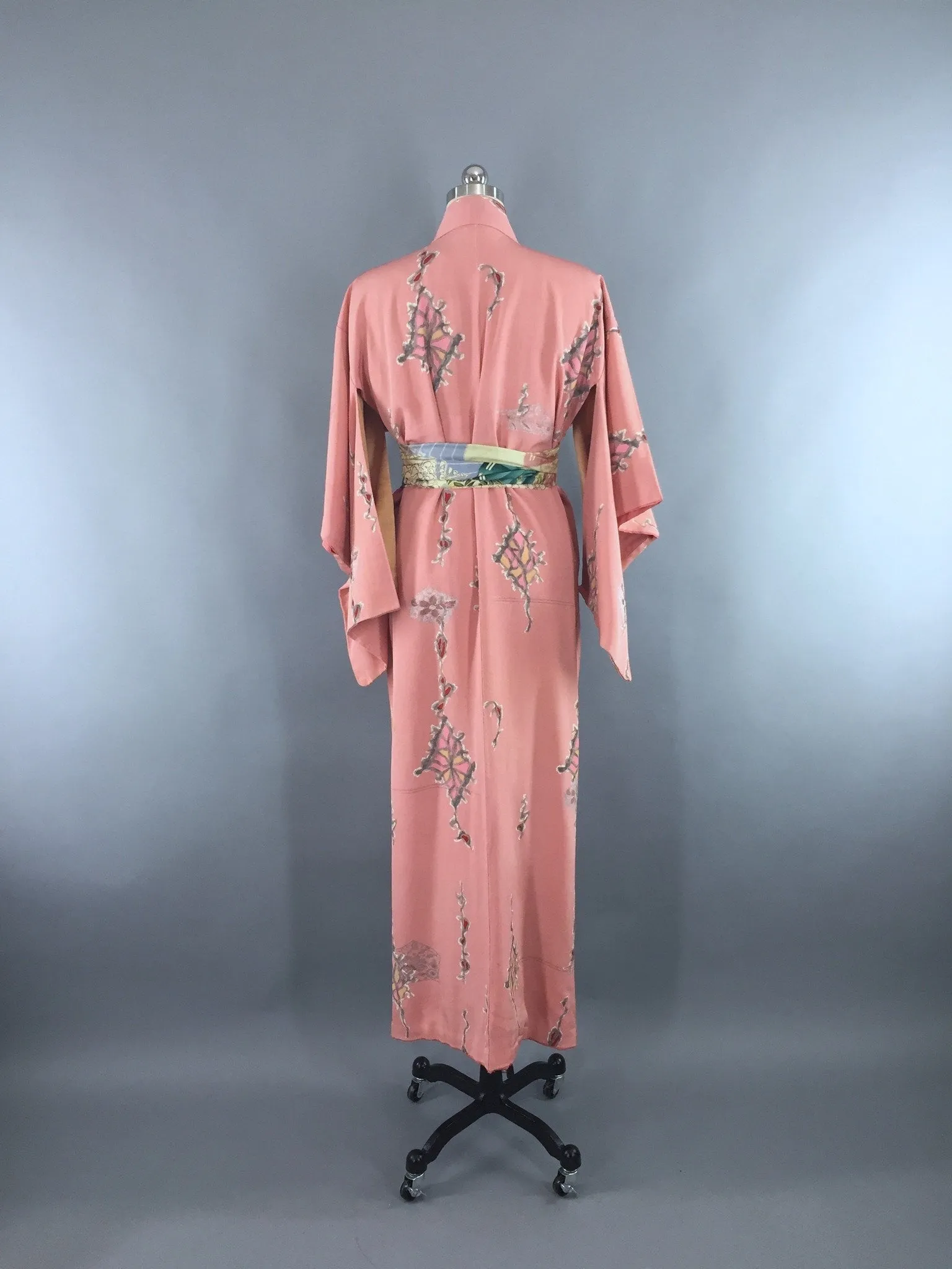 1940s Vintage Silk Kimono Robe / Pink Peach Abstract Novelty Print