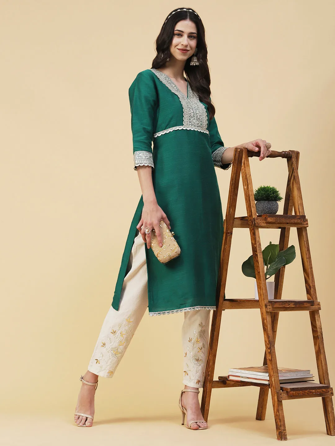 Ethnic Embroidered Straight Fit Kurta - Dark Green