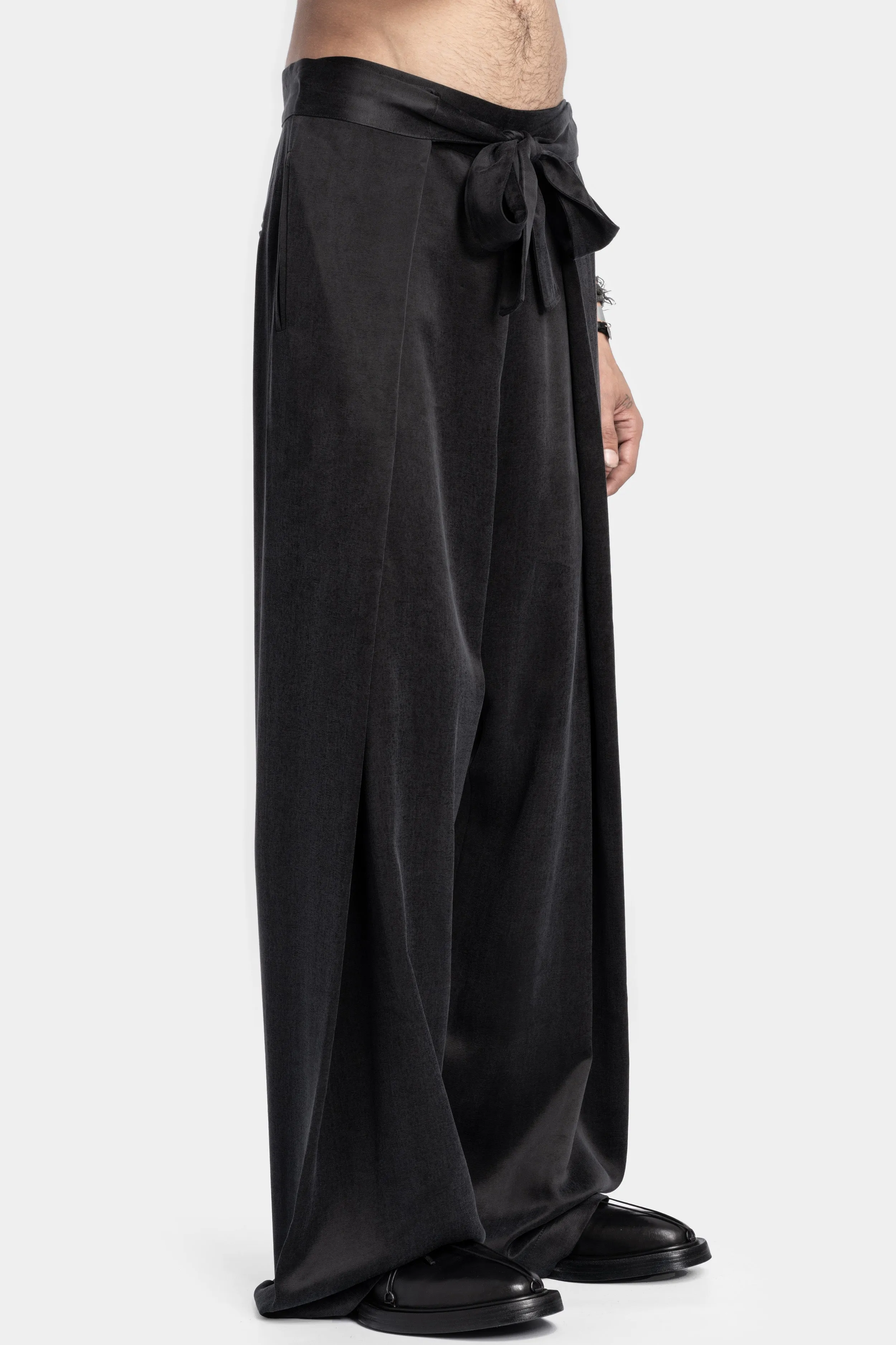 Pleated oversized pants