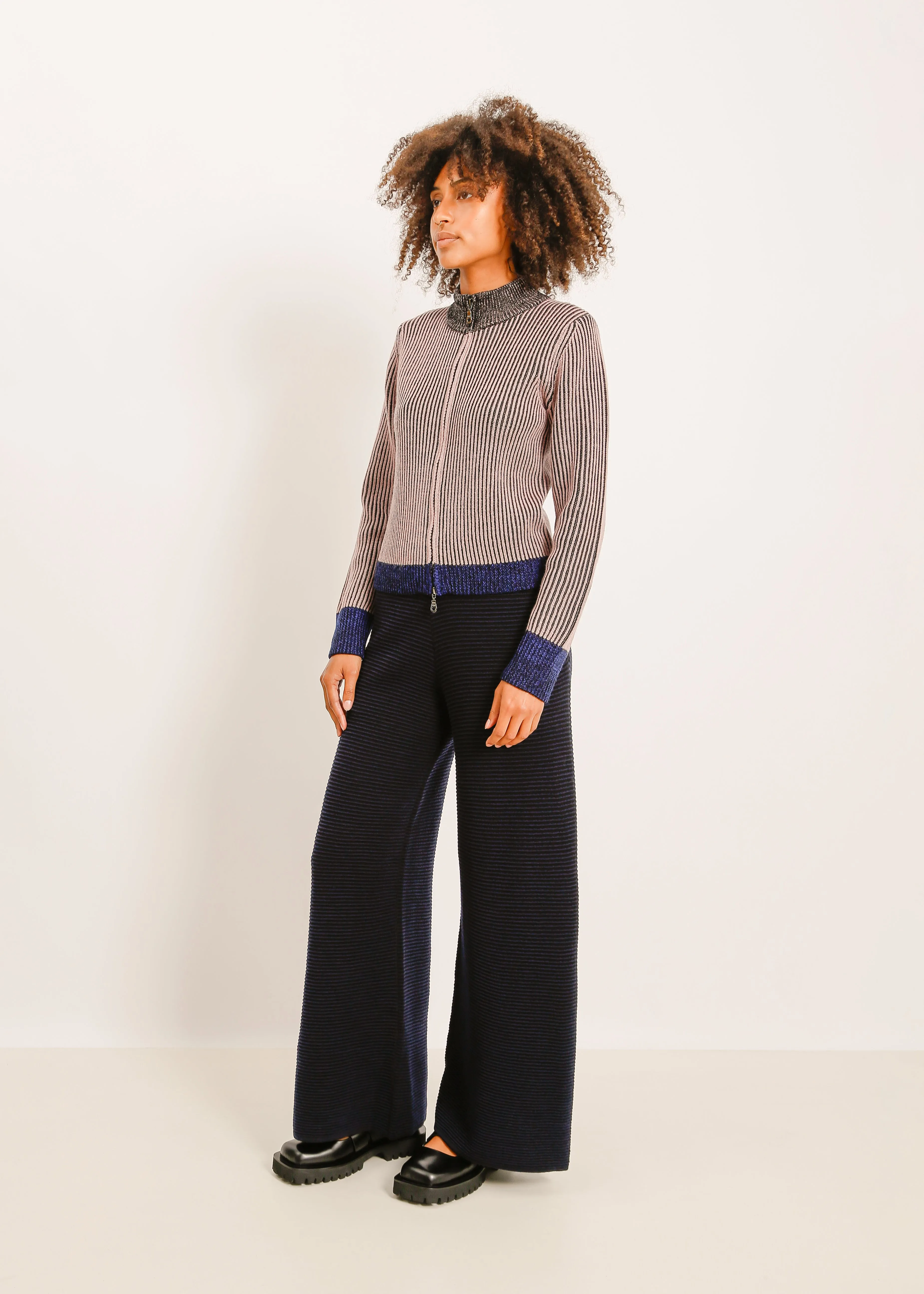 W24 | SERENA KNIT PANT / BLACK-NAVY